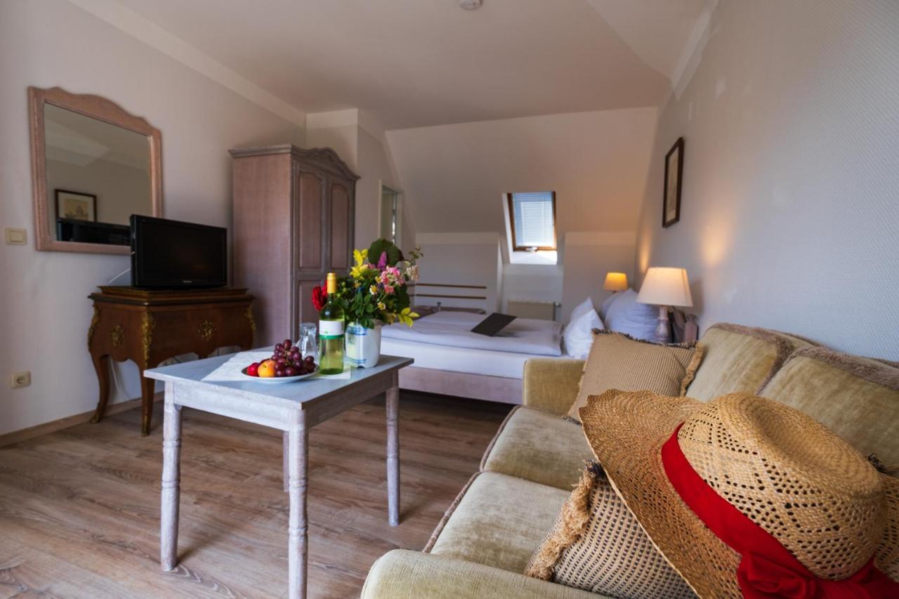Landhotel Rosenhof Garni Am Plauer See Mit Ladesaeule Fuer E-Autos Quetzin Ngoại thất bức ảnh
